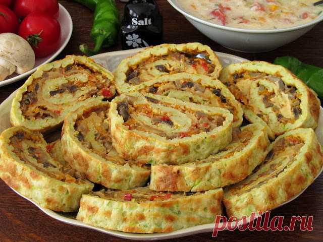 Кабачковый рулет 
Хочу всех угостить очень вкусным кабачковым рулетом с начинкой из овощей и сыра! Хотя, сразу скажу, что начинка может быть любая... к примеру плавленный сыр с зеленью или ветчиной, обжаренный фарш с …