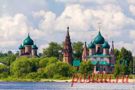 Автор фотографии:  © Илья Бесхлебный   Снято: 8 июня 2013. Год постройки: между 1649 и 1669.  Адрес:Ярославская область, г. Ярославль, Портовая набережная, 2  | Ярославль. Ансамбль церквей Иоанна Златоуста и Владимирской иконы Божией Матери в Коровниках, фотография | https://sobory.ru