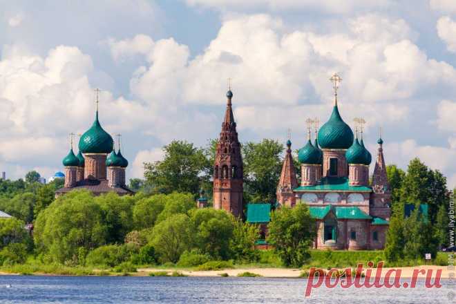 Автор фотографии:  © Илья Бесхлебный   Снято: 8 июня 2013. Год постройки: между 1649 и 1669.  Адрес:Ярославская область, г. Ярославль, Портовая набережная, 2  | Ярославль. Ансамбль церквей Иоанна Златоуста и Владимирской иконы Божией Матери в Коровниках, фотография | http://sobory.ru