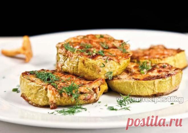 Грибной жюльен в кабачках: оригинально и очень вкусно!