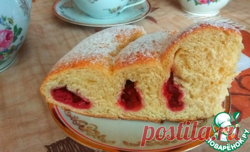 Пирог-улитка с вишней и малиной – кулинарный рецепт