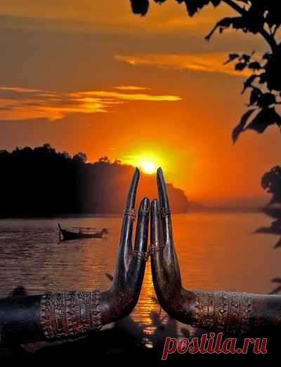 Beautiful picture!! ~ Sunset in Buddha's fingertips. | Shirly Folger приколол(а) это к доске Colorful skies