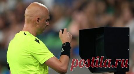 «Хотят снизить риск совершения ошибок»: IFAB рассмотрит вопрос о расширении полномочий VAR в футболе. Международный совет футбольных ассоциаций рассмотрит расширение полномочий VAR на рабочей встрече в Лондоне. По информации британских СМИ, речь идёт об эпизодах с назначением штрафных и угловых, а также с демонстрацией вторых жёлтых карточек. При этом сообщается, что окончательное решение будет принято не раньше марта 2024-го, когда состоится ежегодное собрание организации. Известный тренер…