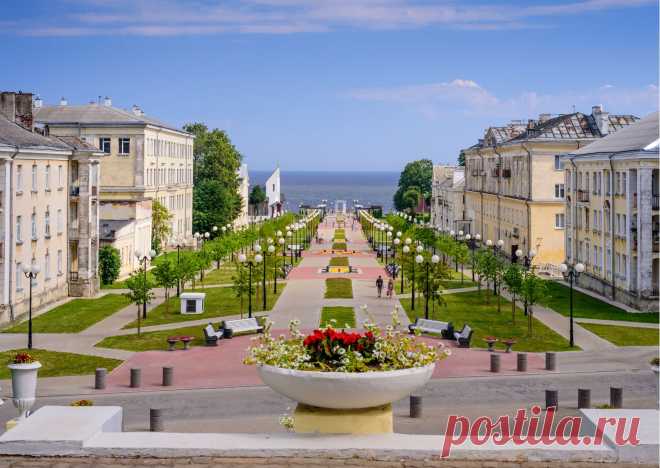 В этот раз делимся подборкой фотогеничных мест в уезде Ида-Вирумаа. Мызы, водопады, живописные обрывы, побережья и болота… добраться до этих локаций можно на автобусе, маршрутке и поезде.