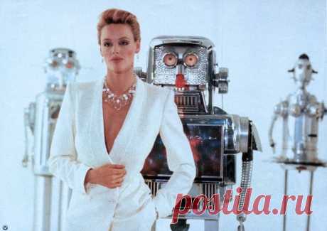 Бриджит Нильсен для промо к фильму "Кобра" 1986