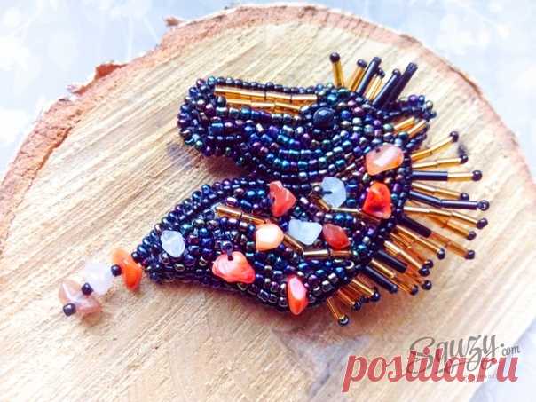 Мастер-класс брошь из бисера и камней «Лошадь в яблоках» 
 
Лошади одни из самых прекрасных, грациозных, благородных животных. Они ассоциируются со свободой, лёгкостью, сильным характером.