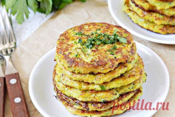 Оладьи из кабачка с сыром, морковью и зеленью Читать далее...