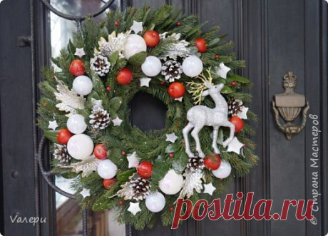 Новогодний венок из шишек