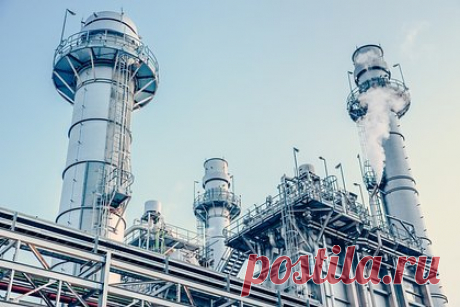 Стало известно о влиянии падения частей дрона на работу нефтезавода в Волгограде. Нефтеперерабатывающий завод (НПЗ) в Волгограде, на территорию которого упали обломки сбитого беспилотника, работает в плановом режиме. Производственный процесс предприятия не нарушен. Ранее там произошел пожар, который уже ликвидировали. По словам губернатора Андрея Бочарова, мирные жители не пострадали.