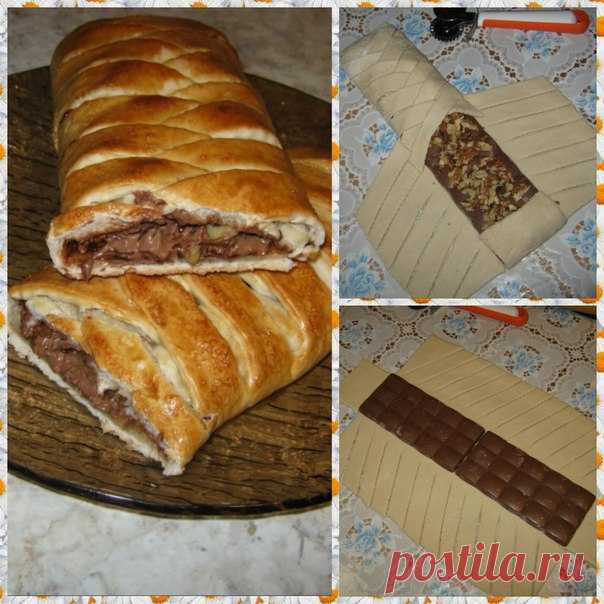 Плетёнка с шоколадом и грецкими орехами.

Слоёное тесто 500гр, шоколад - 2 плитки, грецкие орехи - 100гр., яйцо для смазки. 

Тесто разморозить, раскатать, на середину положить шоколадку, за ней вторую. По краям сделать полоски и крест на крест завернуть шоколадку. Смазать взбитым яйцом и в хорошо разогретую, до 180С, духовку до золотистой корочки. 
Приятного чаепития!