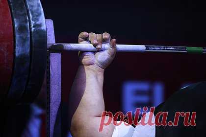 Украинский пауэрлифтер отказался пожать руку иранцу на чемпионате мира. Украинец Иван Чупрынко отказался от рукопожатия с иранским соперником на чемпионате мира по пауэрлифтингу. Во время церемонии награждения победитель турнира не стал пожимать руку Амиру Резе Месфорушу, занявшему третье место. Чемпионат мира проходил с 20 по 27 мая в ЮАР.