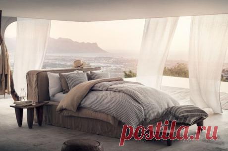 Атмосфера безмятежности! Спать на постельном белье из красивой и приятной на ощупь льняной ткани — истинное удовольствие. #HMMood