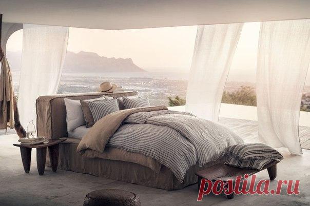 Атмосфера безмятежности! Спать на постельном белье из красивой и приятной на ощупь льняной ткани — истинное удовольствие. #HMMood