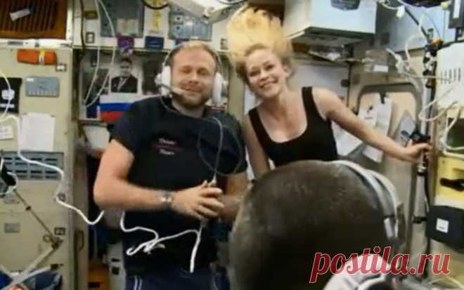 Первый в мире киноэкипаж вернется на Землю на минуту раньше. Космический корабль «Союз МС-18» («Ю.А. Гагарин») с режиссером Климом Шипенко и актрисой Юлией Пересильд, которые отправились космос для съемок художественного фильма, вернется на Землю раньше запланированного срока.