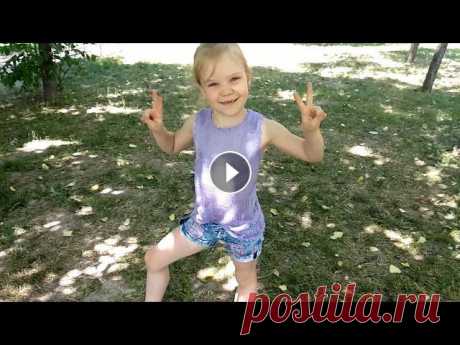 Ажурная летняя майка спицами на девочку 6 -7 лет Вам потребуется: микрофибра ализе форево симли примерно 60гр подпишись и не пропусти новое видео...