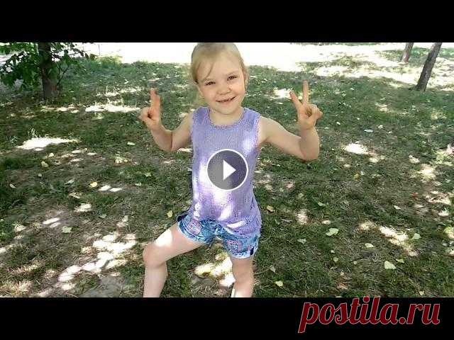 Ажурная летняя майка спицами на девочку 6 -7 лет Вам потребуется: микрофибра ализе форево симли примерно 60гр подпишись и не пропусти новое видео...