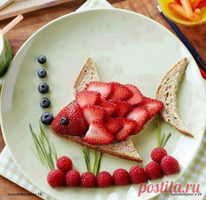 Немного карвина и бутерброд с клубникой и другими вкусностями готов