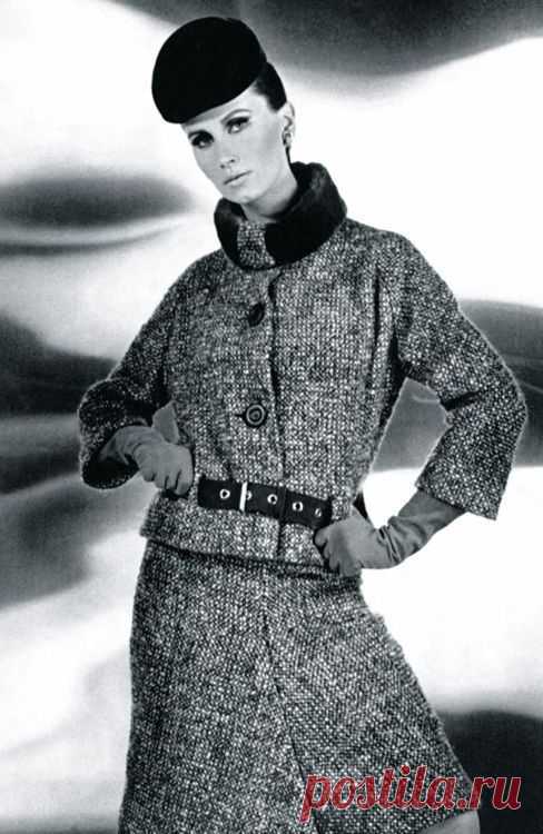 Model Bettina Lauer is wearing a wool suit by Pierre Cardin, photo by Pottier, 1964