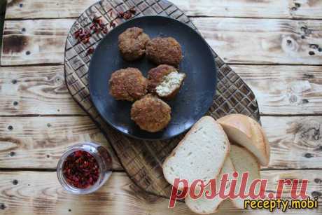 Куриные котлеты с кабачком на сковороде – вкусная диетическая закуска

✅Ингредиенты
смесь перцев - щепотка;
манная крупа - 1 ст.л;
кабачок - 100 г;
куриное филе - 300 г;
соль - по вкусу;
лук - 1/2 шт;
панировочные сухари - опционально.