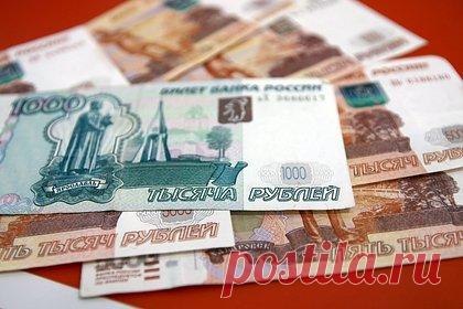 Влияние роста ключевой ставки в ЕС и США на рубль оценили. Рост ключевой ставки в Евросоюзе и Соединенных Штатах Америки, скорее всего, не скажется на российском рубле, считает кандидат экономических наук, финансовый эксперт Владимир Григорьев. Так в беседе с «Лентой.ру» он оценил влияние повышения ключевой ставки на национальную валюту.