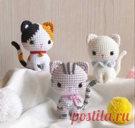 Маленький белый котенок вязаный крючком
Перевод Елены Кузьминой
источник https://vk.com/wall-169520018_61059