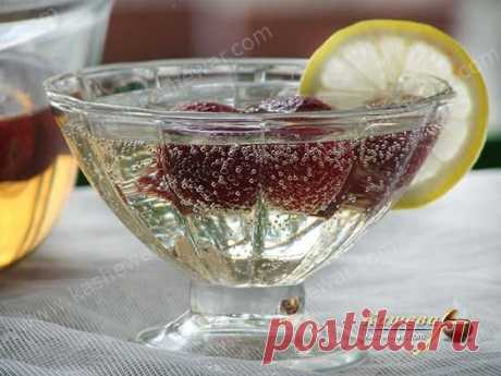 Клубничный крюшон.