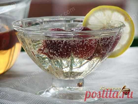 Клубничный крюшон.