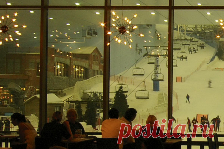 Ski Dubai в Mall of the Emirates
Время работы:
Понедельник 10:00-23:00
Вторник 10:00-23:00
Среда 10:00-23:00
Четверг 10:00-0:00
Пятница 9:00-0:00
Суббота Закрыто
Воскресенье 10:00-23:00
Цены: взрослые 200 дирхам, дети 170 дирхам.