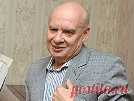 «ПО ВСЕЙ РОССИИ ИКОНЫ ПЛАЧУТ…»

По всей России иконы плачут…
Не знают люди, что это значит…
В жестоком мире – добро в опале.
В душе как будто цветы завяли.

Не увидать нам теперь вовек
ни чисто поле, ни чистый снег.
Неужто веру переиначат?
По всей России иконы плачут…

Вокруг болота да бездорожье.
Забыли нехристи слово Божье.
Птенцам, что выпали из гнезда,
остались холод да нищета.

Где казино – там ночные клубы.
Где дискотеки – там душегубы.
Повсюду ведьмы да черти пляшут...
