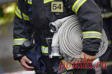 В жилом доме в российском регионе произошел взрыв. В пятиэтажном доме в Котельниково Волгоградской области произошел взрыв, об этом сообщает ТАСС. В квартире, пострадавшей от взрыва, начался пожар. Жилой дом эвакуировали. Причиной взрыва стал бытовой газ. Известно, что при взрыве пострадали два человека. Жилой дом эвакуировали.