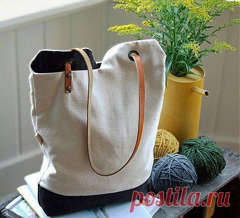 Сумка с кожаным ремешком.