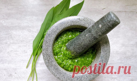 Черемша: рецепты. О пользе черемши
#Черемша – полезная "изюминка" весны.
- Нежные зеленые листья – это не только кулинарная "изюминка", но и польза для здоровья.
Черемша – одно из старейших полезных и лечебных растений Европы. Так что ешьте черемшу — #рецепты черемши в статье!