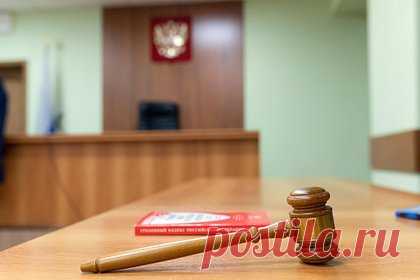 Россиянка плюнула в Вечный огонь и попала под следствие. В Саратове Следственный комитет (СК) возбудил уголовное дело в отношении 19-летней местной жительницы по факту осквернения места захоронения братской могилы. По данным следствия, вечером 17 марта фигурантка в состоянии алкогольного опьянения совершила противоправные действия у памятника в саду имени Радищева.
