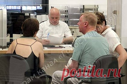 Чубайса с женой заметили в МВД Израиля. Бывшего главу «Роснано» Анатолия Чубайса вместе с женой, режиссером Авдотьей Смирновой, заметили в МВД Израиля. В декабре 2022 года в некоторых Telegram-каналах сообщили, что экс-спецпредставитель президента России получил израильское гражданство. Сам Чубайс эту информацию никак не комментировал.