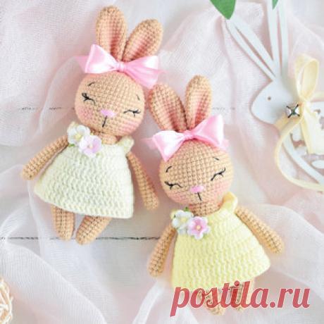 Зайки малышки амигуруми. Схемы и описания для вязания игрушек крючком! Бесплатный мастер-класс Людмилы Орловой по вязанию зайки малышки крючком. Высота вязаной игрушки примерно 12 см без учёта ушек. Для изготовления таких…