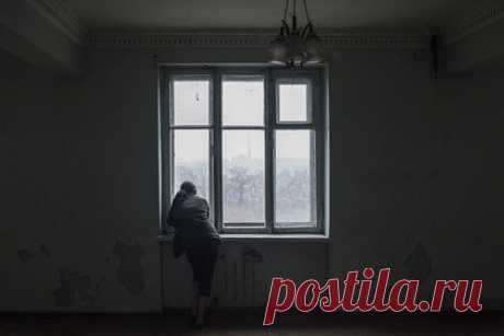 Украина обстреляла общежитие и гимназию в Донецке. Украинские снаряды попали в здание общежития, на трибуны спортивного комплекса «Олимпийский» и под фундамент Классической гуманитарной гимназии в Донецке. Об этом сообщил мэр города Алексей Кулемзин. Помимо прочего, часть снарядов упали на спортивную площадку школы и территорию детского сада.