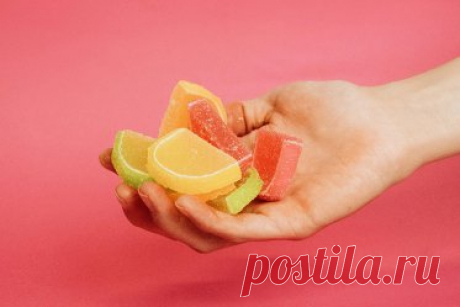 Продукты, которые окрашивают ваши зубы, и как избавляться от пятен. Потемнела эмаль на зубах? Проверьте, что вы едите и пьёте, а мы подскажем, как снизить риск окрашивания зубов.