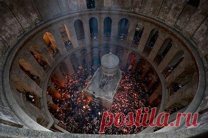 Греческого полицейского задержали во время церемонии снисхождения Благодатного огня в Иерусалиме. Почему это произошло?