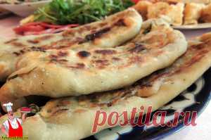 Рецепт пирожков с зеленью и сыром на сухой сковороде.