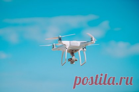 Власти Петербурга подтвердили запрет на использование беспилотников. Власти в Санкт-Петербурге подтвердили, что в городе действует запрет на использование беспилотников. Об этом в четверг, 4 мая, заявил начальник одного из отделов городского комитета по вопросам законности, правопорядка и безопасности Александр Равин. Полеты БПЛА также запретили в Ленинградской и Псковской областях.