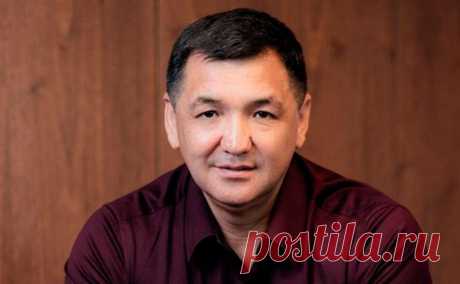 Бизнесмен из Казахстана выкупил долю в российском Globaltrans. Бизнесмен из Казахстана Кайрат Итемгенов приобрел 26,19% одного из крупнейших российских ж/д-перевозчиков Globaltrans и заключил сделки на покупку еще 5,43%. Компания проводит редомицилляцию с Кипра в Абу-Даби