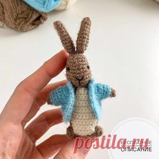 Кролик Питер амигуруми. Схемы и описания для вязания игрушек крючком! Бесплатный мастер-класс от @scandistyle_dolls по вязанию кролика по имени Питер. Размер вязаной крючком игрушки примерно 7-8 см. Для изготовления тако…