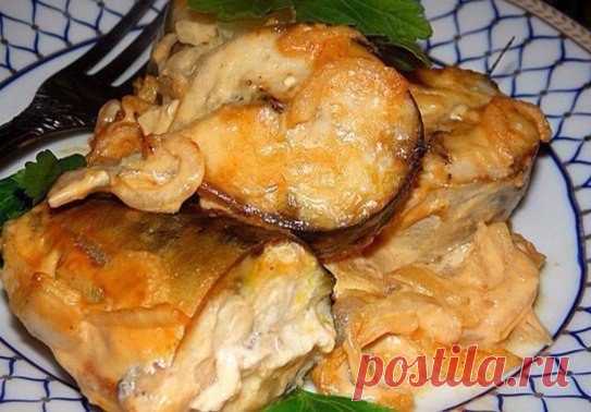 Соус, который сделает из любой рыбы блюдо с неземным вкусом! Рыба — диетический продукт с высокой питательной ценностью. Самый простой способ ее приготовить — запечь в духовке: быстро, нехлопотно и никакой лишней посуды!

Предлагаем запечь рыбу в горчичном соусе-маринаде. Особо вкусной по этому рецепту получается скумбрия: нежная, сочная, с легкой кислинкой