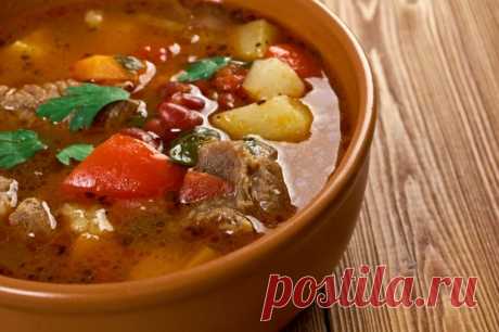 Суп с говядиной и сладким перцем.
Отличный рецепт вкуснейшего супа с говядиной, болгарским перцем, картофелем, помидорами и ароматными специями.