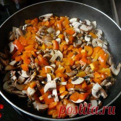 Грибы, тушеные с помидорами - Простые рецепты Овкусе.ру