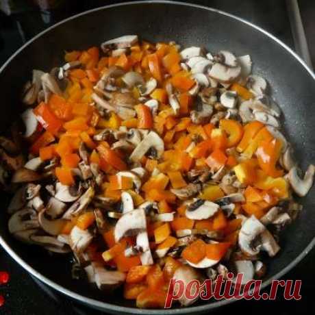 Грибы, тушеные с помидорами - Простые рецепты Овкусе.ру