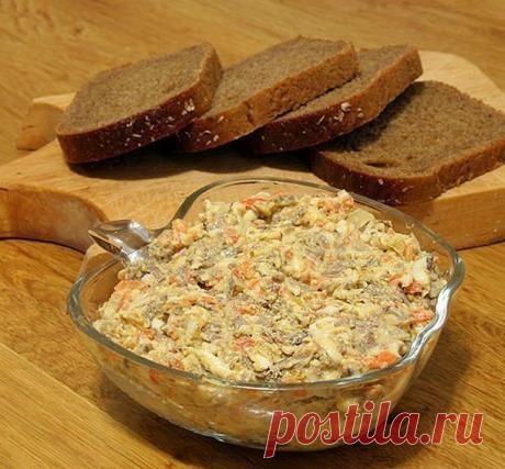 Салат с печенью - У нас так Салат с печенью Ингредиенты: куриная печень — 300г 3 морковки — 180г 3 луковицы — 150г 3 маринованных огурца — 150г 12 ст. л. кукурузы консервированной 3 ч....