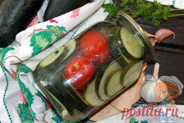 Кабачки с помидорами, как замариновать вкусно. Рецепт на века! Аппетитные маринованные помидорки в союзе с кабачковыми кружочками очень хороши в зимний период. Кабачки с помидорами симпатично смотрятся в банке и на столе