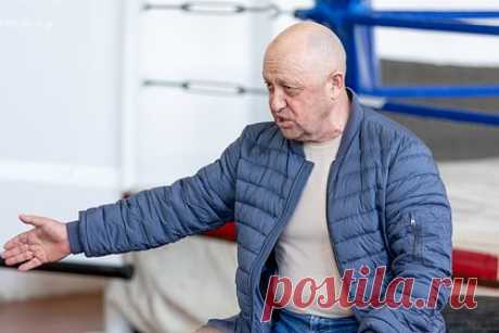 ФСБ завела на Пригожина дело о мятеже, Суровикин обратился к ЧВК «Вагнер», в Москве усилена безопасность. Что известно?. ФСБ возбудила дело о вооруженном мятеже против бизнесмена и основателя ЧВК «Вагнер» Евгения Пригожина. Это произошло после того, как тот обвинил Минобороны России в ракетном ударе по тыловым лагерям бойцов ЧВК «Вагнер». В военном ведомстве назвали провокацией заявления Пригожина.