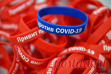 В Минпросвещения рассказали о вакцинации совершеннолетних школьников от COVID-19. Первый заместитель министра просвещения России Александр Бугаев рассказал о вакцинации российских школьников от COVID-19. По его словам, достигших совершеннолетия (18 лет) учеников не будут принуждать делать прививки, о недопуске непривитых школьников к урокам речи также «абсолютно» не идет.
